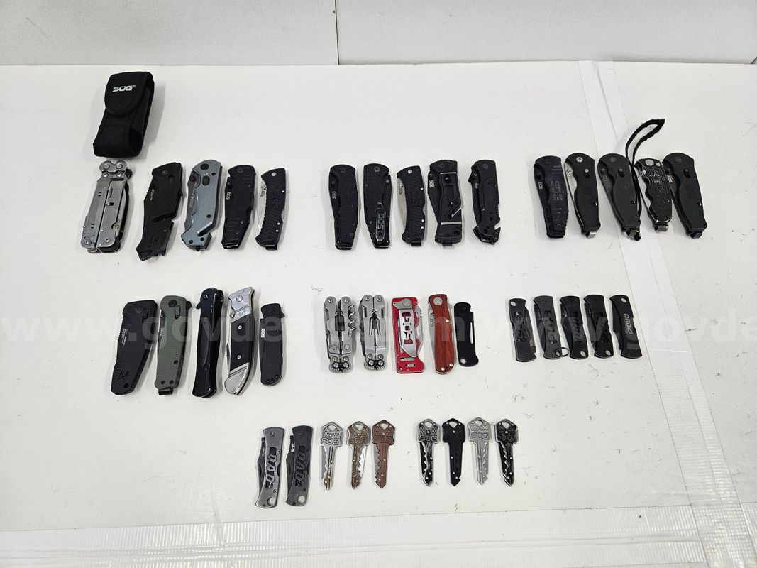 Lot of SOG knives and Multitools (Approx 39)