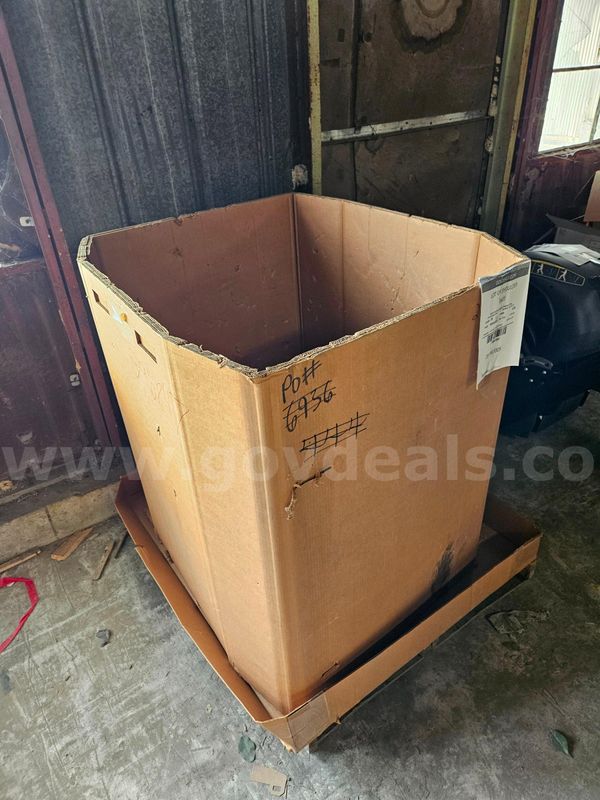 Lot of Shoulder Pads (1 Pallets)