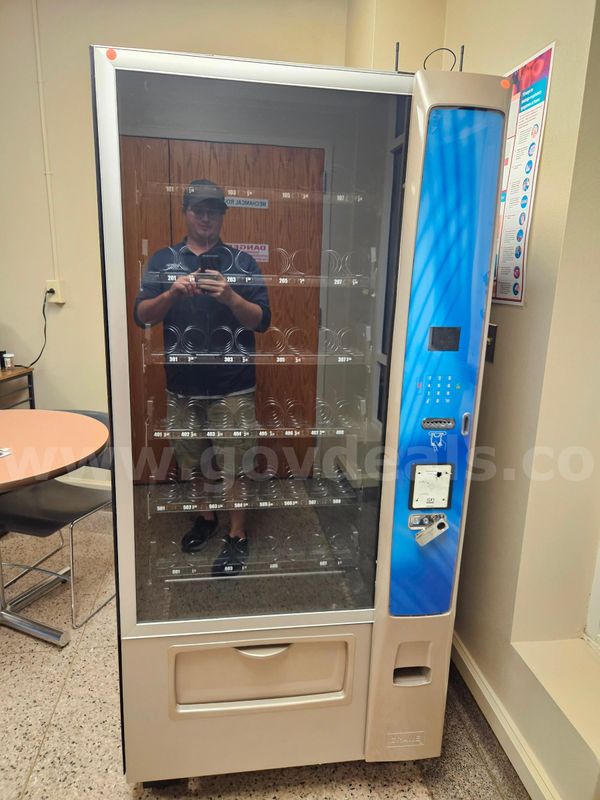 Crane 186D Vending Machine