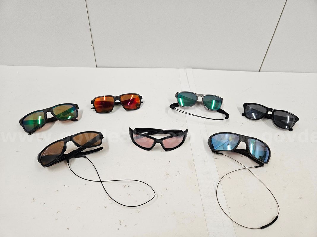 Lot of Oakley Sunglasses (Approx 7)