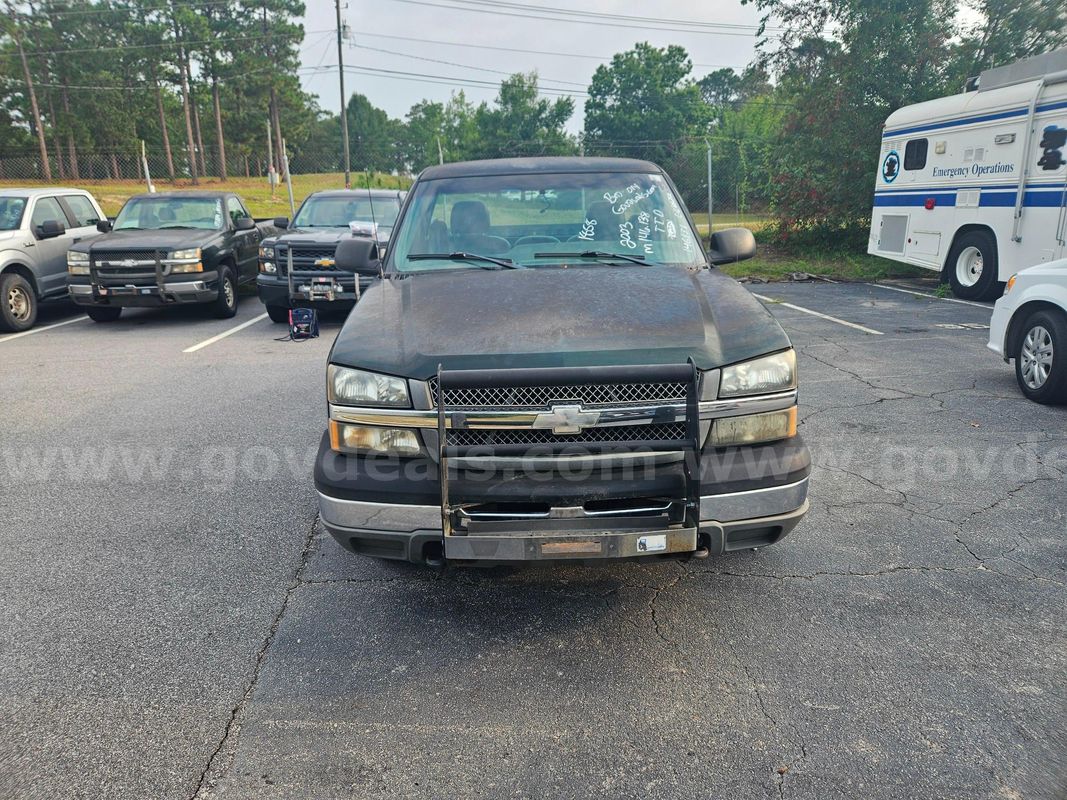 2003 Chevrolet Silverado 1500 Long Bed 4WD 2-DR, 5.3L V8