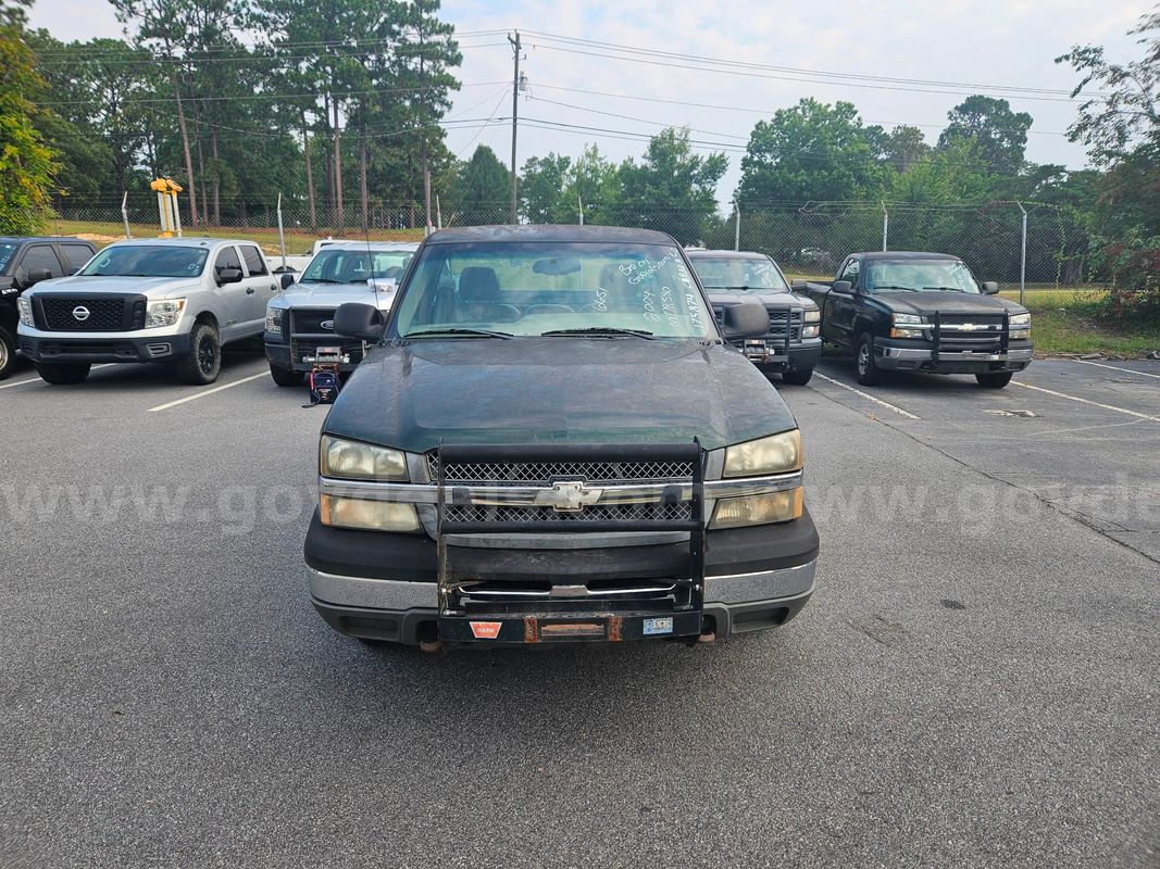 2004 Chevrolet Silverado 1500 Long Bed 4WD 2-DR, 5.3L V8