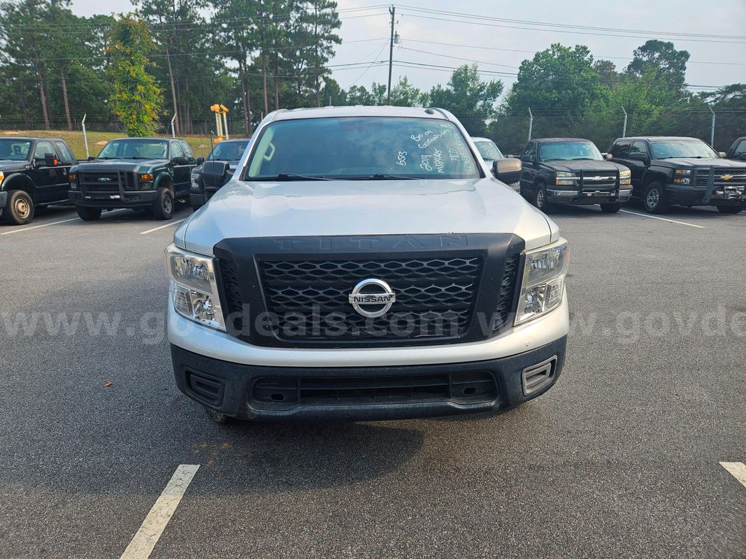 2019 Nissan Titan S Crew Cab 4WD 4-DR, 5.6L V8