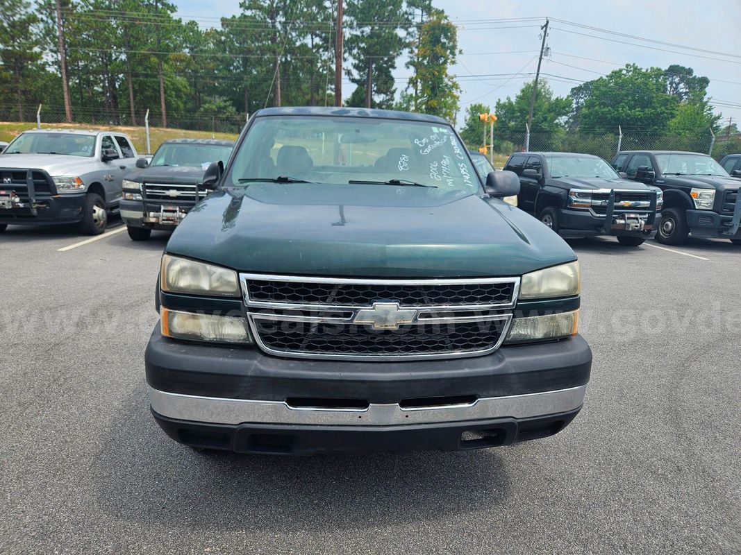 2006 Chevrolet Silverado 2500HD LS Ext. Cab 4WD 4-DR, 6.0L V8
