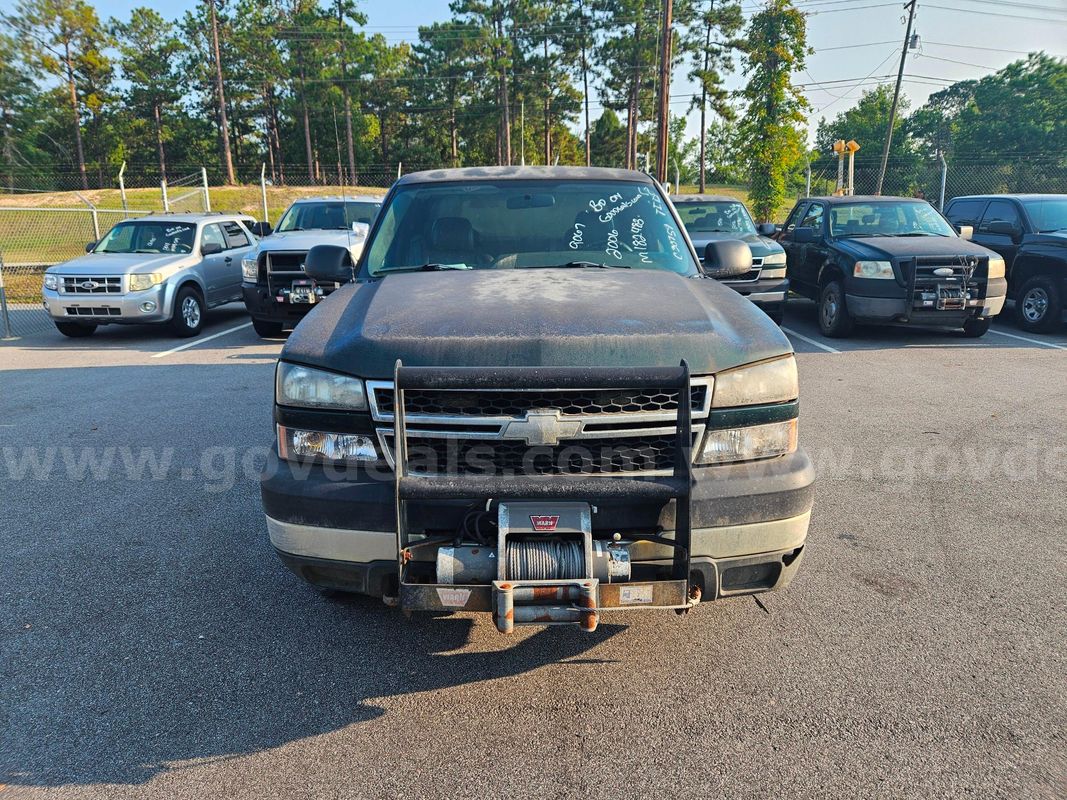 2006 Chevrolet Silverado 2500HD LS Ext. Cab 4WD 4-DR, 6.0L V8