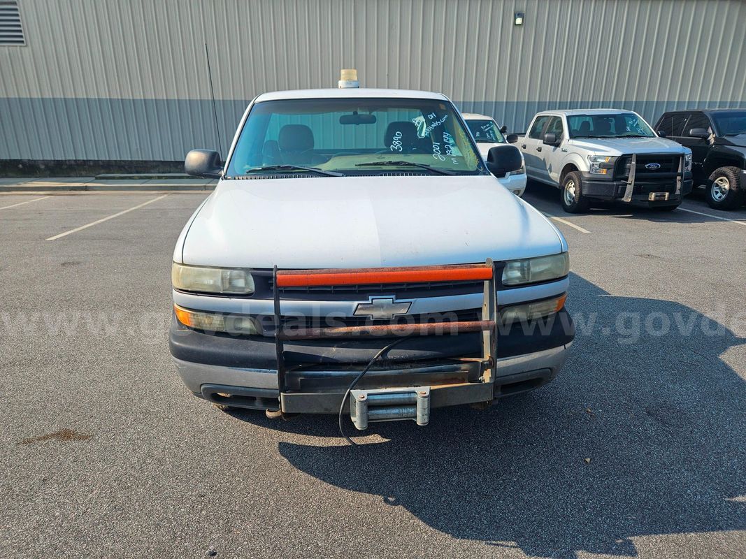 2001 Chevrolet Silverado 1500 Long Bed 4WD 2-DR, 5.3L V8