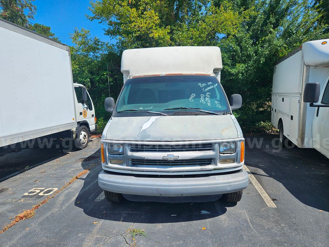 2002 Chevrolet Express MOTORIZED CUTAWAY, 5.7L V8
