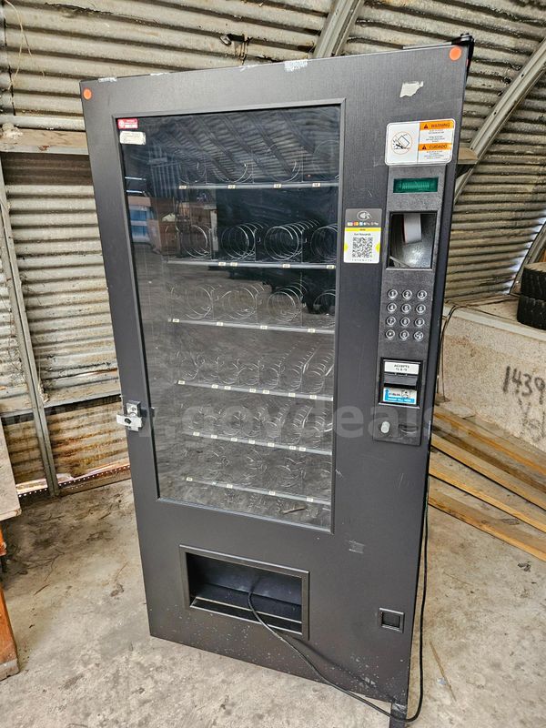 AMS SNACK MACHINE Vending Machine