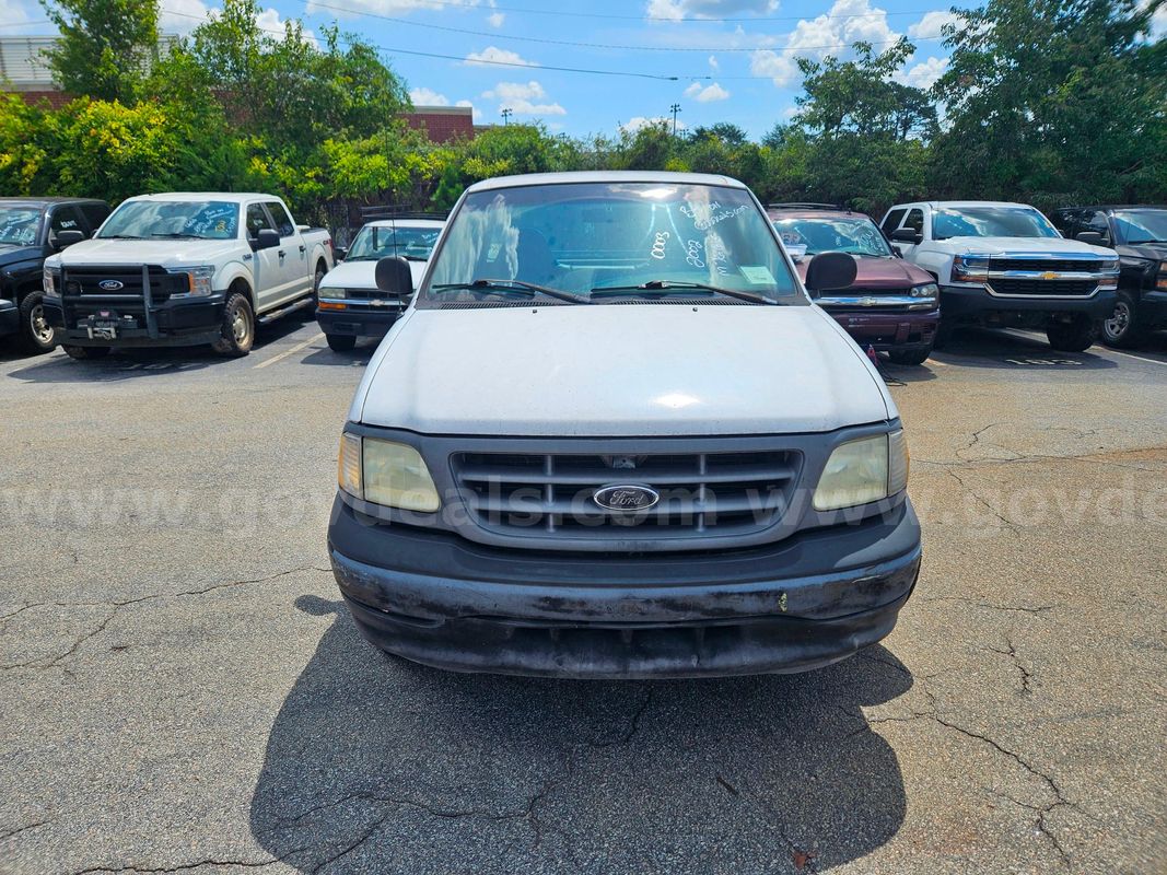 2002 Ford F-150 XL 2WD 2-DR, 4.6L V8