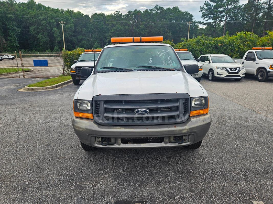 2000 Ford F-250 SD XL Reg. Cab 2WD 2-DR, 5.4L V8