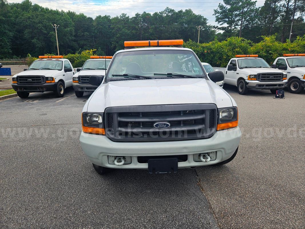 2000 Ford F-250 SD XL Reg. Cab 2WD 2-DR, 5.4L V8