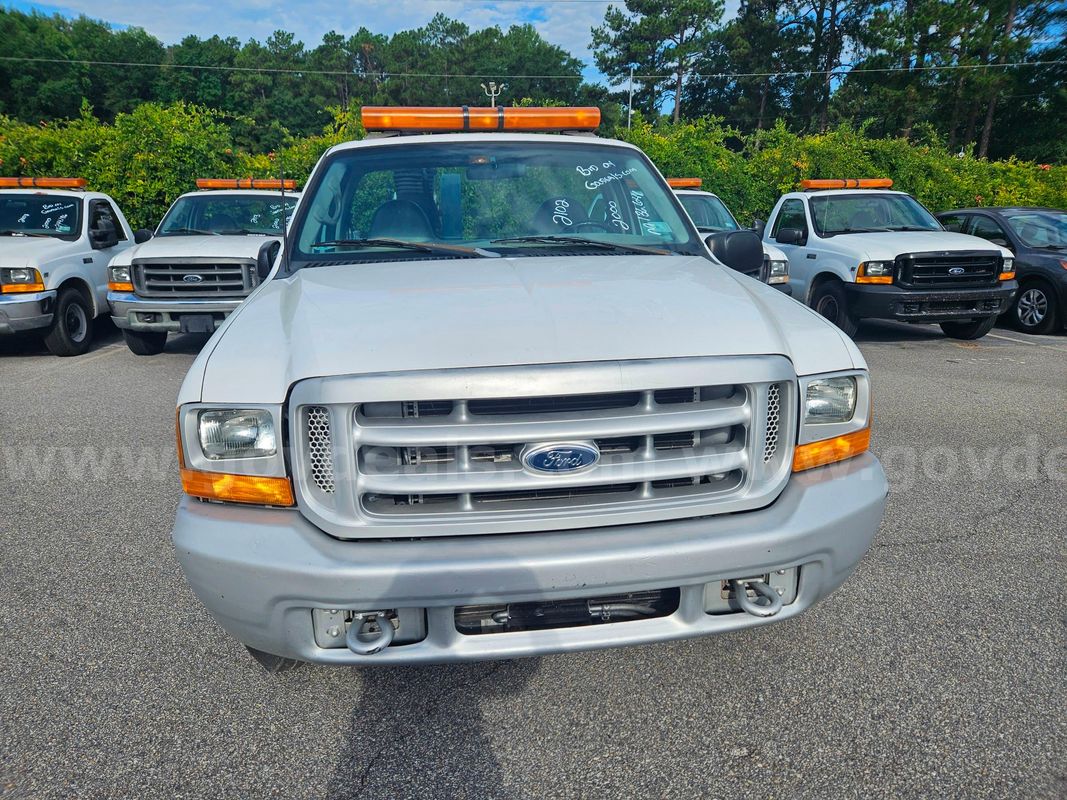 2000 Ford F-250 SD XL Reg. Cab 2WD 2-DR, 5.4L V8