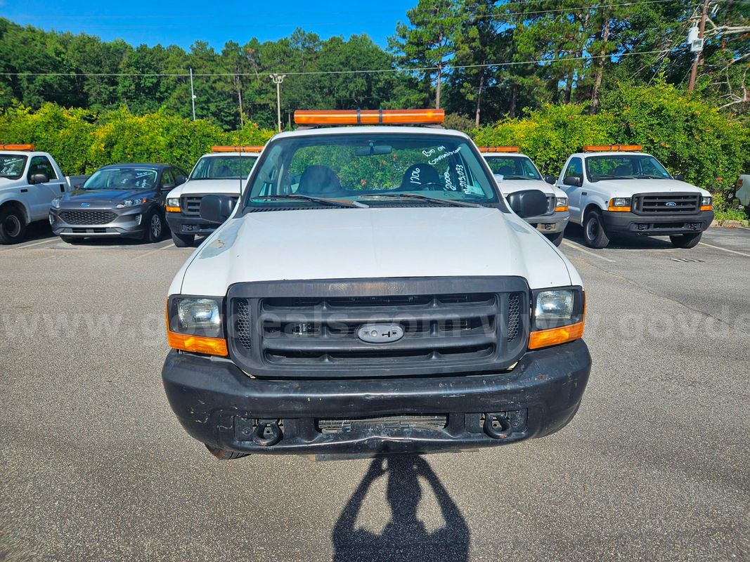 2000 Ford F-250 SD XL Reg. Cab 2WD 2-DR, 5.4L V8