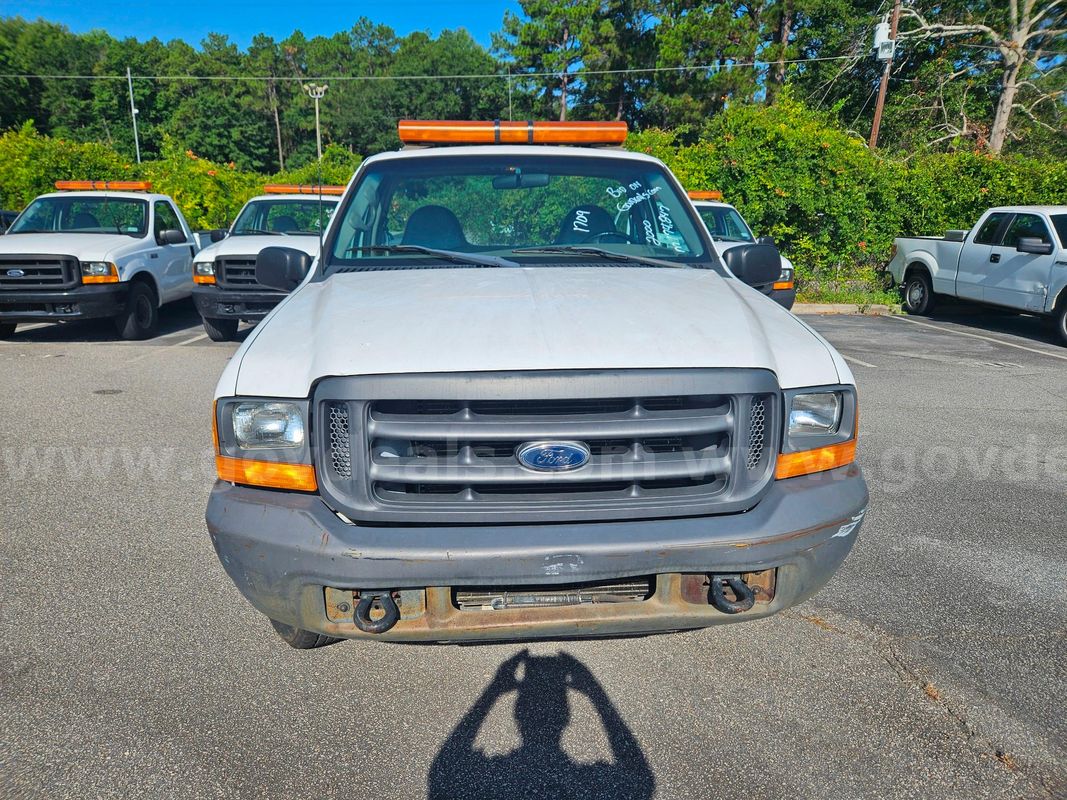 2000 Ford F-250 SD XL Reg. Cab 2WD 2-DR, 5.4L V8