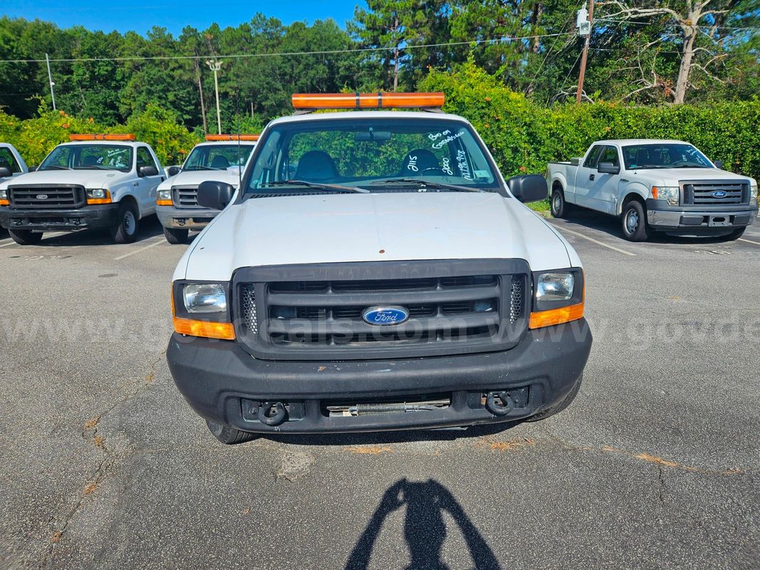 2000 Ford F-250 SD XL Reg. Cab 2WD 2-DR, 5.4L V8