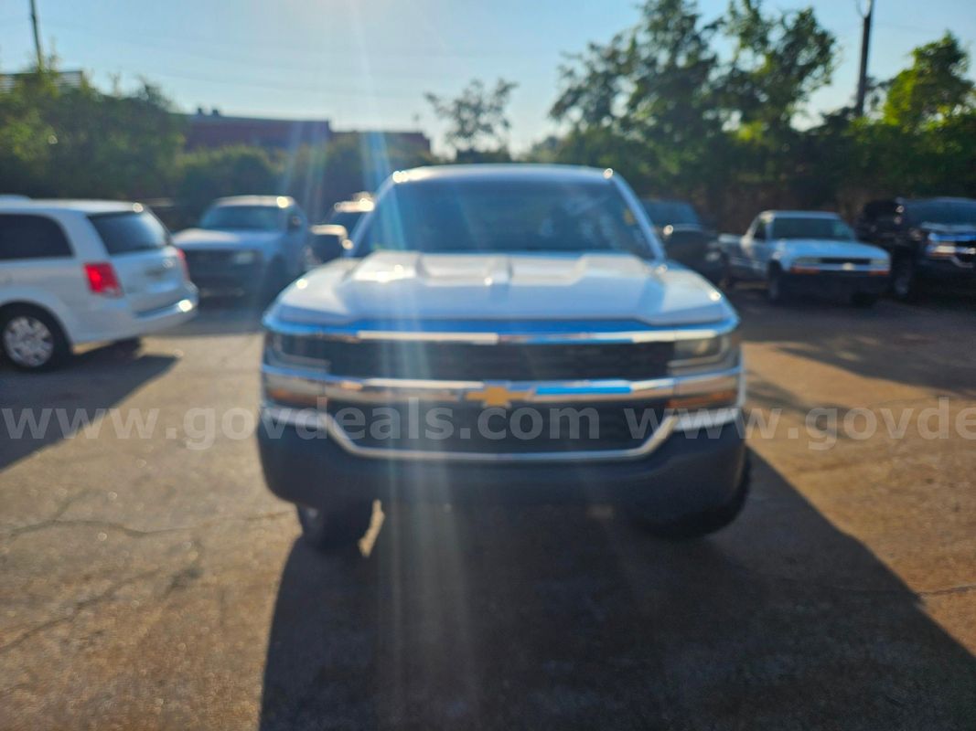 2018 Chevrolet Silverado 1500 Work Truck Crew Cab Short Box 4WD 4-DR, 5.3L V8