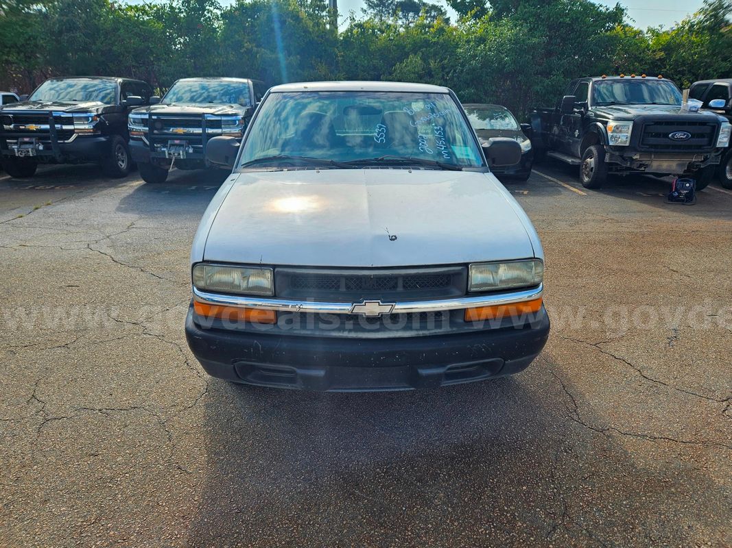 2002 Chevrolet S10 Pickup 2WD 2-DR, 2.2L L4