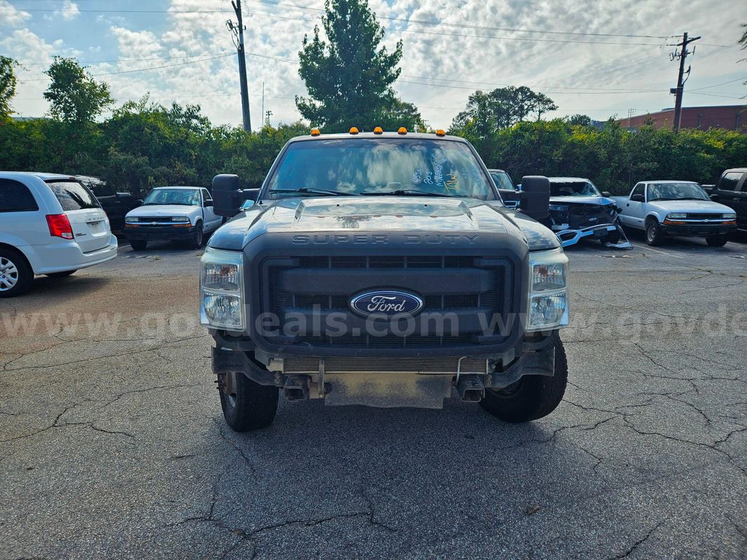 2015 Ford F-350 SD XL SuperCab Long Bed DRW 4WD 4-DR, 6.7L V8