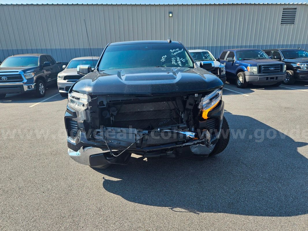 2023 Chevrolet Silverado 1500 CREW CAB 4WD 4-DR, 5.3L V8