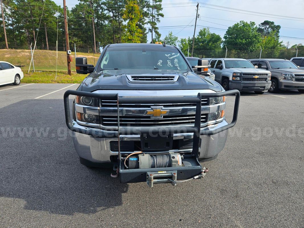 2017 Chevrolet Silverado 3500HD LT Crew Cab 4WD 4-DR, 6.6L V8 TURBO DIESEL