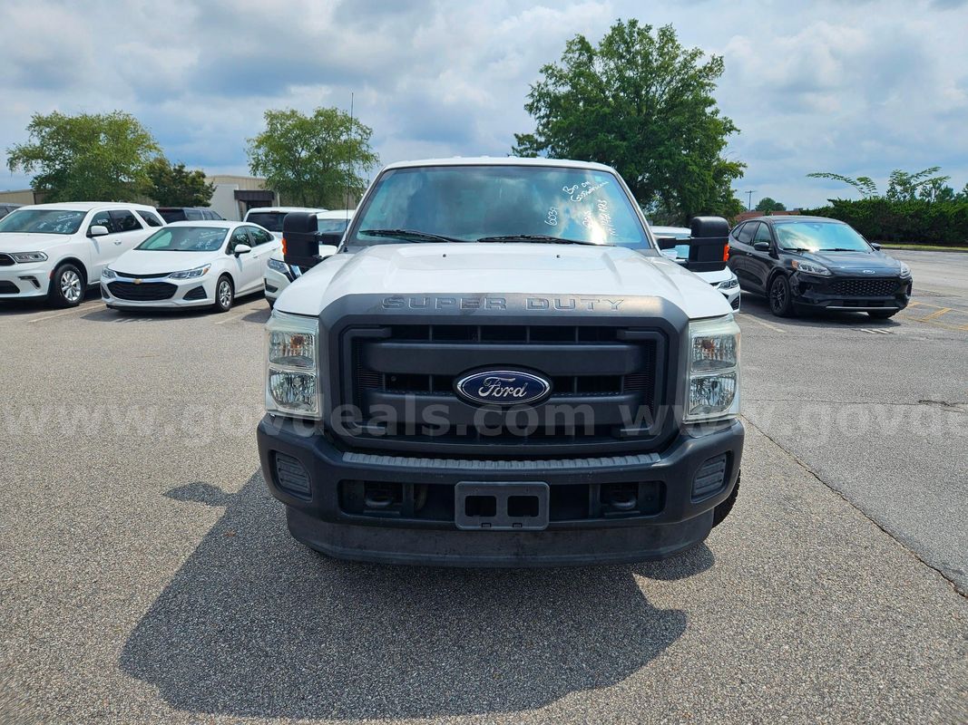 2015 Ford F-250 SD XL Crew Cab 4WD 4-DR, 6.2L V8