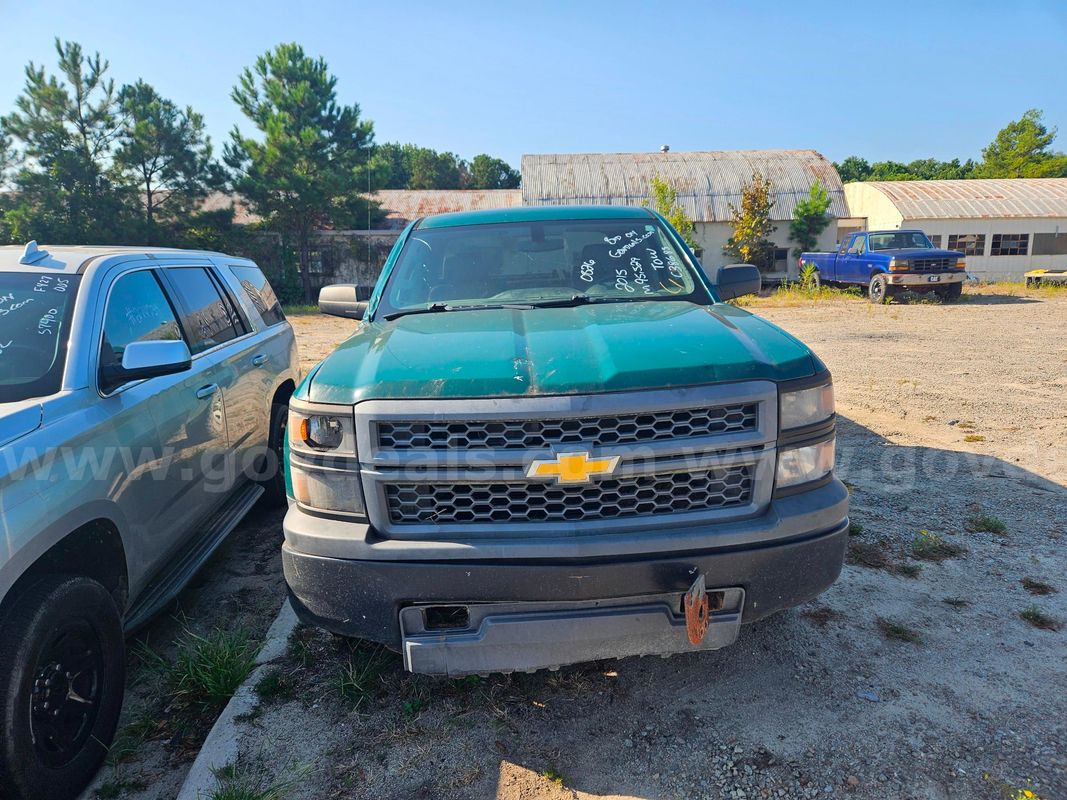 2015 Chevrolet Silverado 1500 Work Truck Crew Cab 4WD 4-DR, 5.3L V8