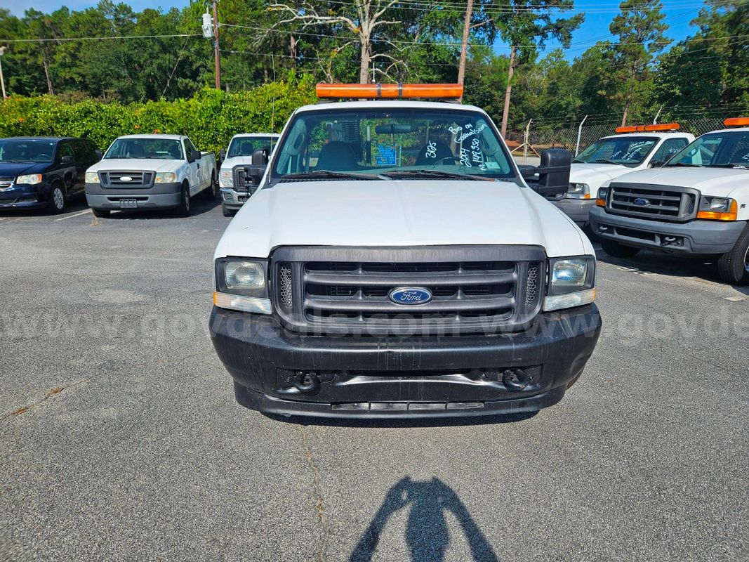 2004 Ford F-350 SD XL 2WD 2-DR, 5.4L V8