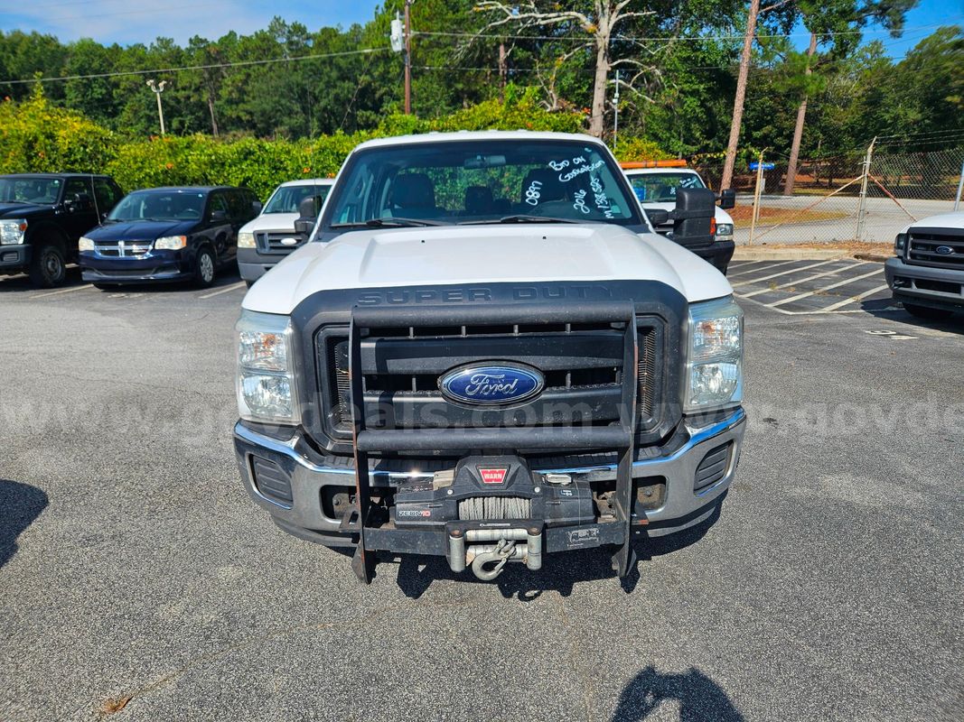 2016 Ford F-250 SD XL Crew Cab 2WD 4-DR, 6.2L V8