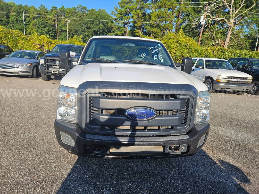 2016 Ford F-250 SD XL reg. Cab 2WD 2-DR 6.2L V8
