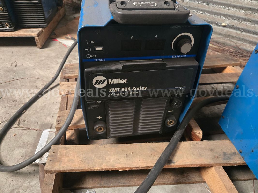 Miller XMT 304 Welder