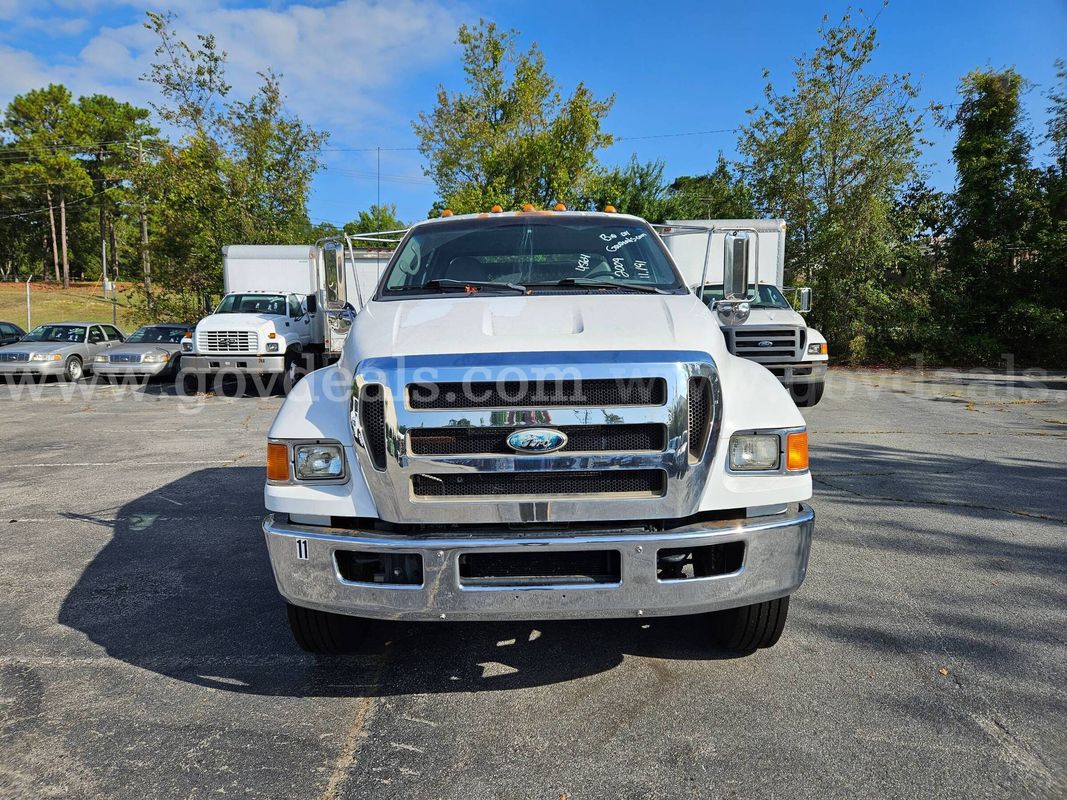 2009 Ford F-650 Crew Cab 2WD DRW 5.9L L6 DIESEL