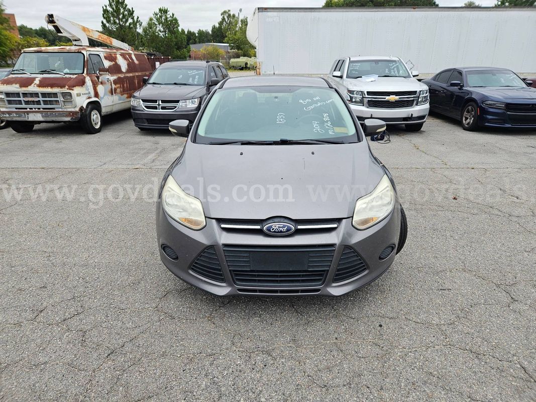 2014 Ford Focus SE Sedan 4-DR 2.0L L4