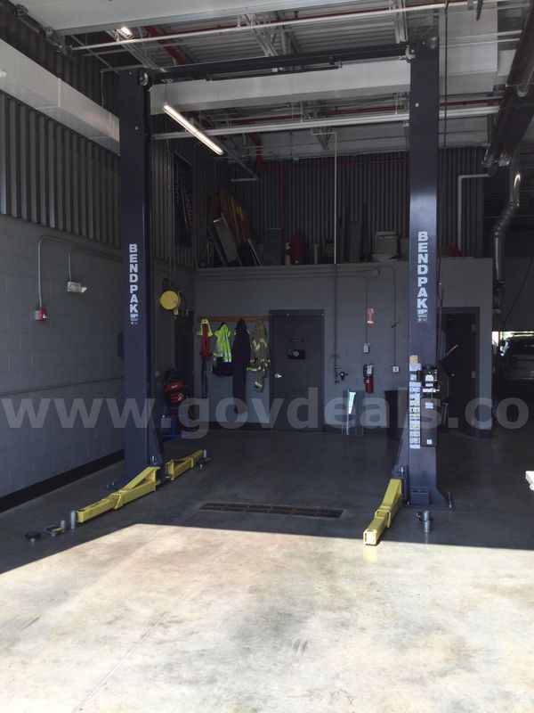 Bendpak 18,000lb 2-post lift