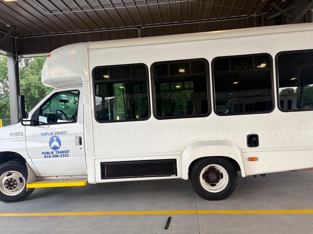 2019 Ford E-Series Bus e-350