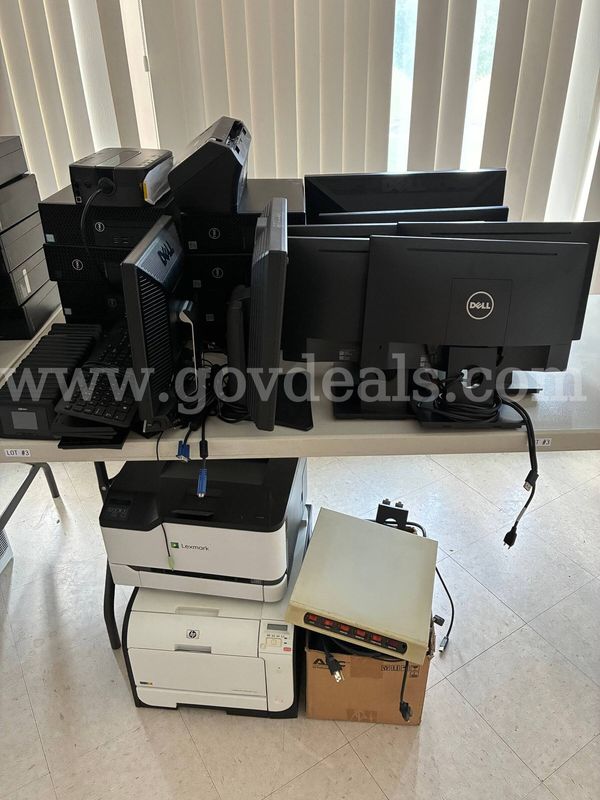 Lof of desktops, monitors, misc 3