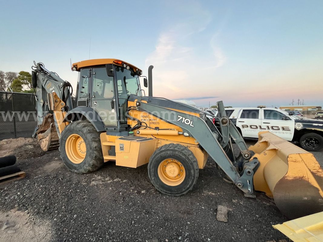 John Deere 2016 710L Loader Backhoe