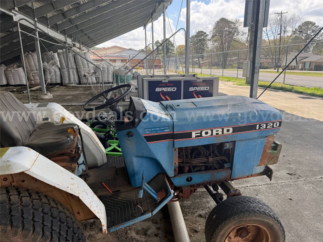 1994 Ford 1320 tractor -Non Operable