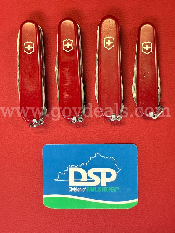 4 Victorinox Swiss Army Knives/PRE-OWNED/DS18628/99249/TSA