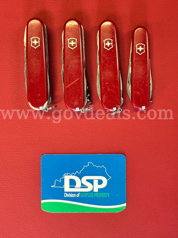 4 Victorinox Swiss Army Knives/PRE-OWNED/DS18675/99482/TSA