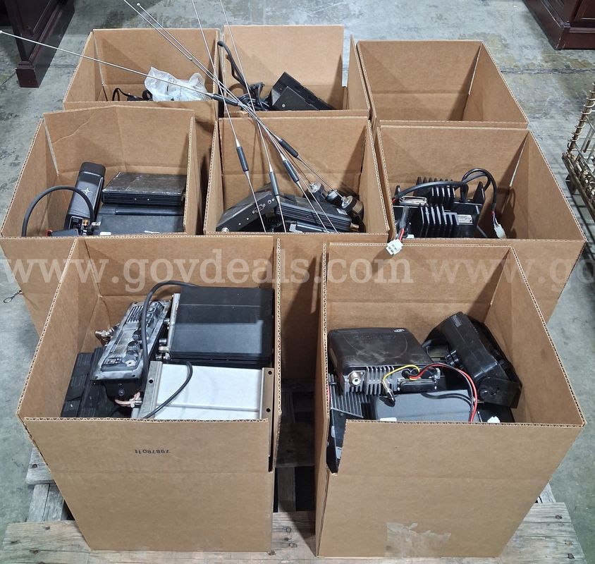 Pallet of Miscellaneous Radios, CBs, Walkie Talkies and Attachments/PRE-OWNED/DS18628/Pallet#000054/DSP