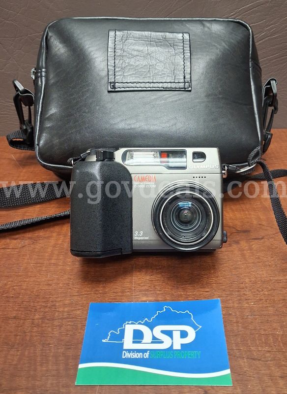 Olympus C-3000 Camera with Case/PRE-OWNED/DS18321/98104/DSP