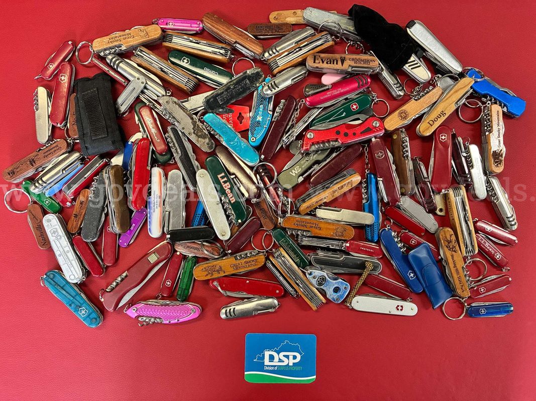16.4 Pound Lot of Various Swiss Style Knives/PRE-OWNED/DS18688/99538/TSA