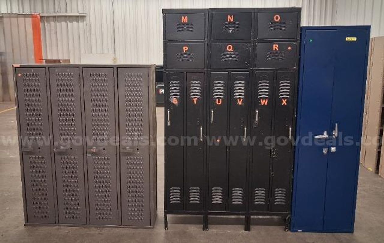 3 Tall Locker Units/PRE-OWNED/DS18702/99594/DSP