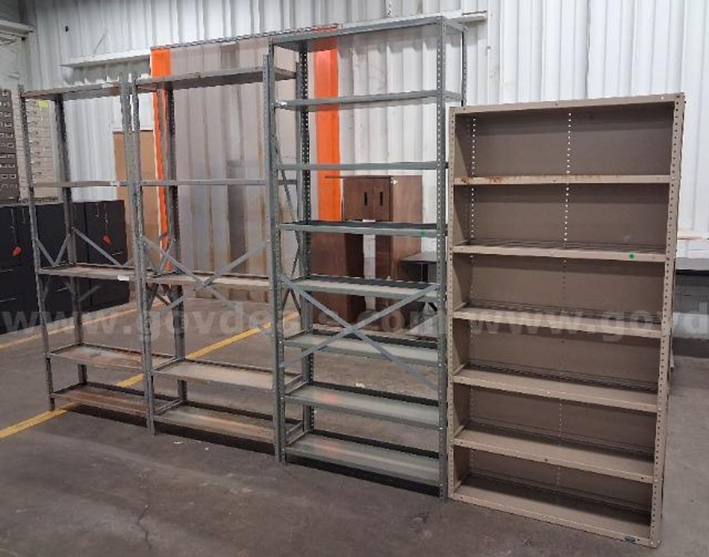 4 Metal Shelving Units/PRE-OWNED/DS18633/99277/DSP