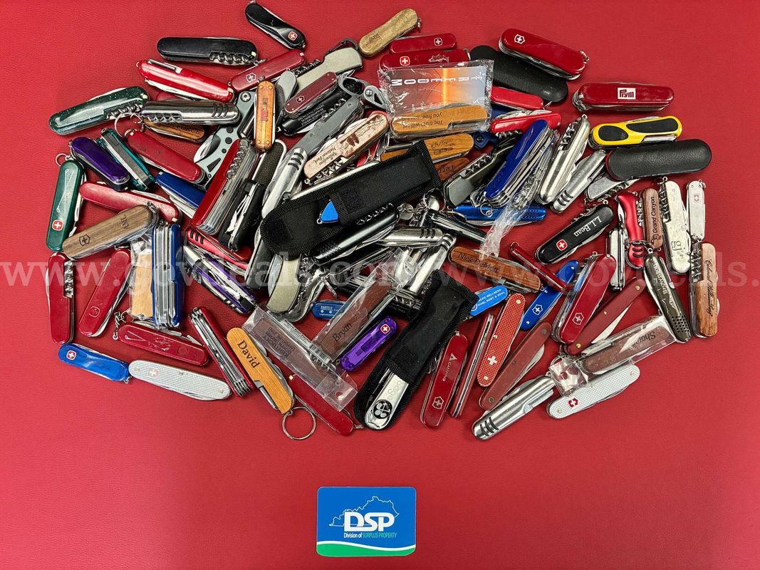 15.2 Pound Lot of Various Swiss Style Knives/PRE-OWNED/DS18704/99598/TSA