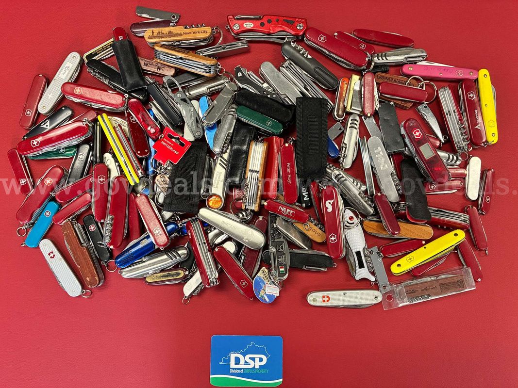 15.8 Pound Lot of Various Swiss Style Knives/PRE-OWNED/DS18721/99661/TSA