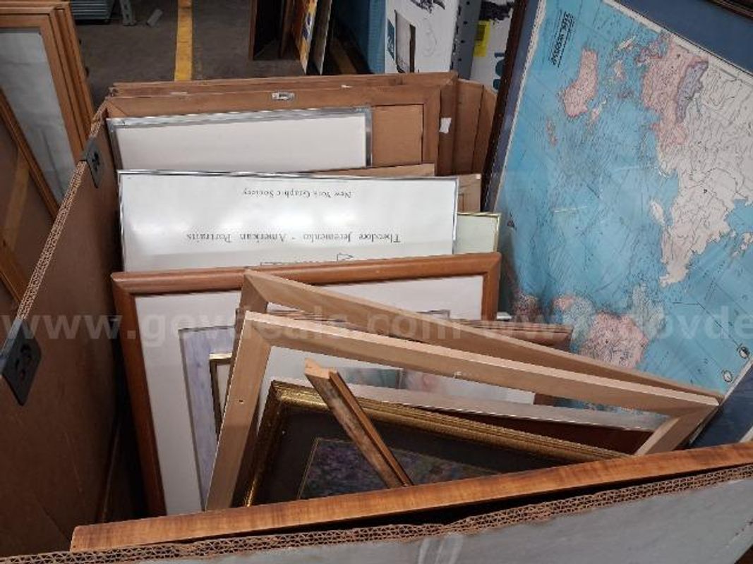 1 Shipping Container of Various Pictures and Frames/PRE-OWNED/DS16996/92100/DSP