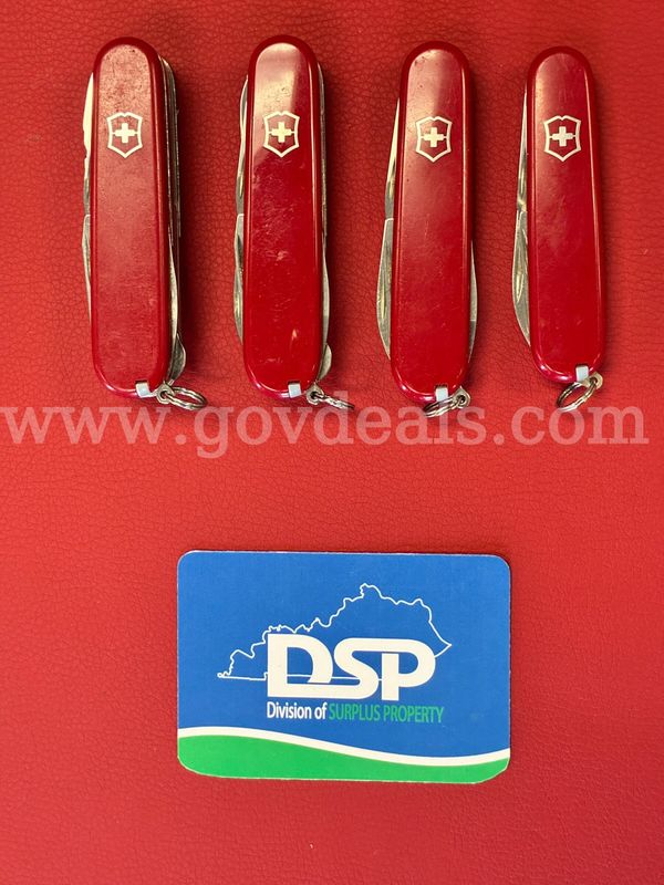 4 Victorinox Swiss Army Knives/PRE-OWNED/DS18742/99753/TSA