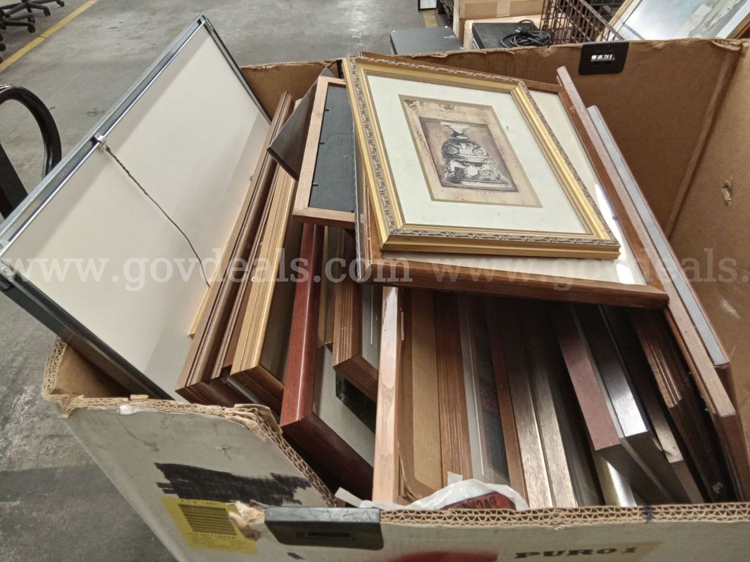 1 Shipping Container of Various Pictures and Frames/PRE-OWNED/DS16996/92100/DSP