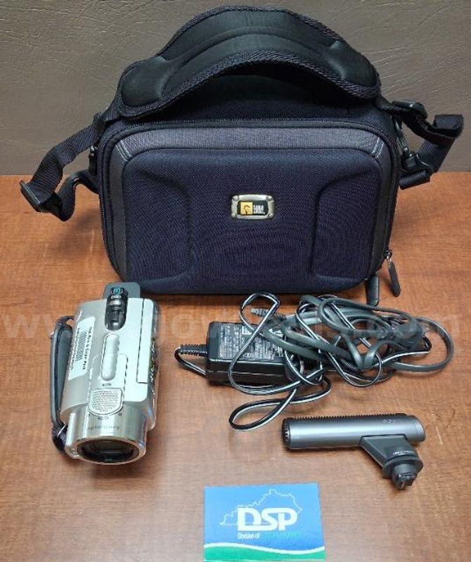 Sony Handy CAM DCR-SR300 with Case/PRE-OWNED/DS16939/91957/DSP